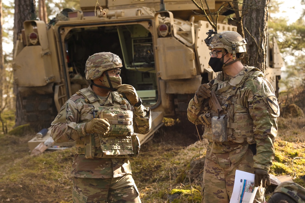 Col. Rone visits &quot;Wild Bill&quot; Platoon