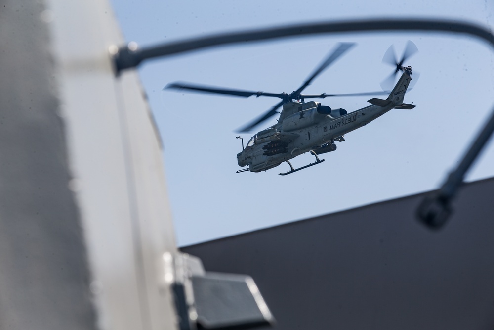 USS Somerset transits Strait of Hormuz