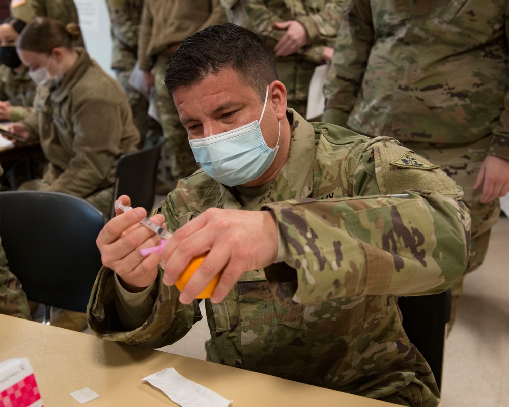 Connecticut Soldiers  get vaccination training