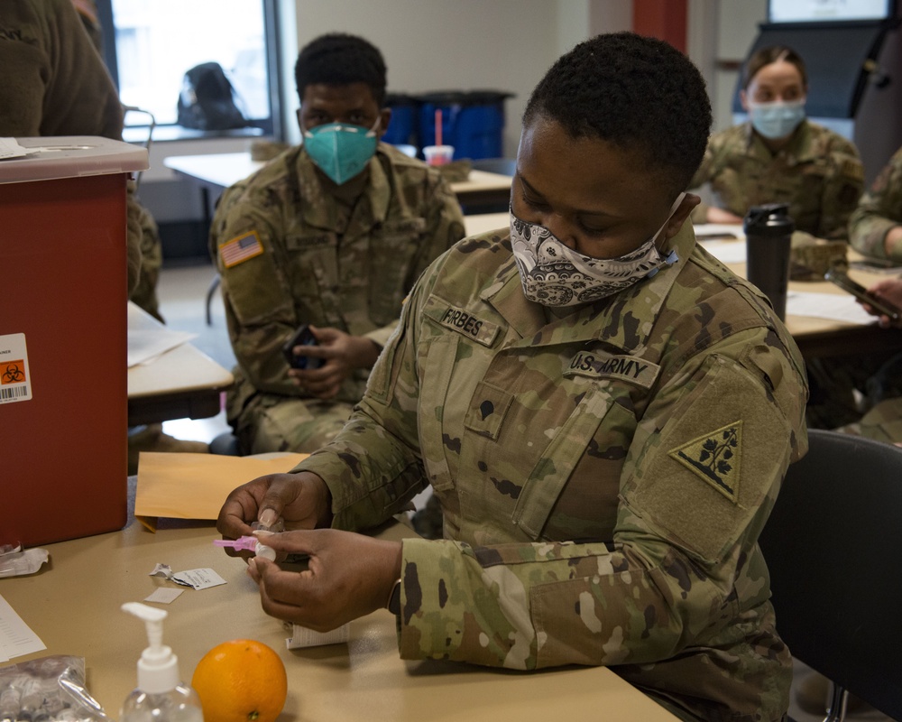 Connecticut Soldiers  get vaccination training