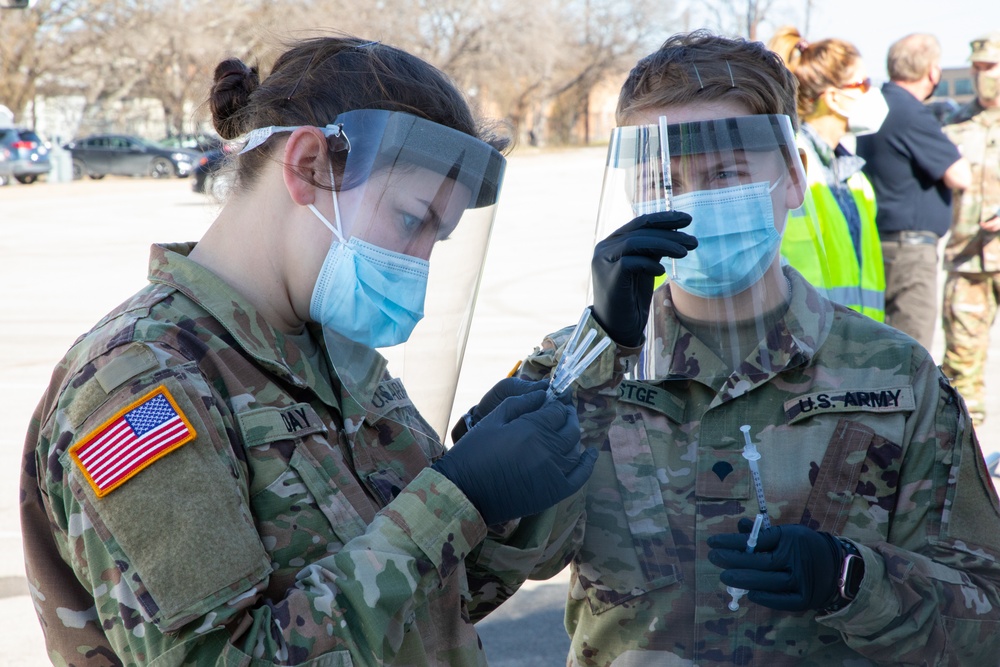 U.S. Army Soldiers administer the COVID-19 vaccine