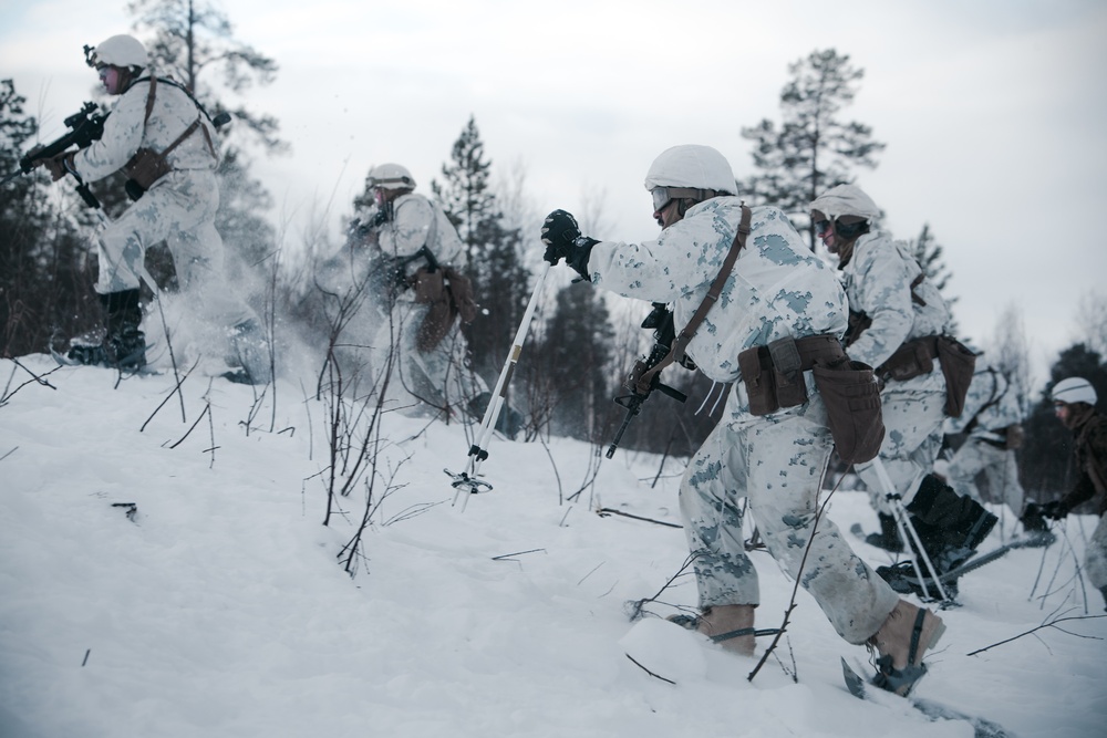 Buddy Rushers: MRF-E Marines Conduct Live-Fire Range