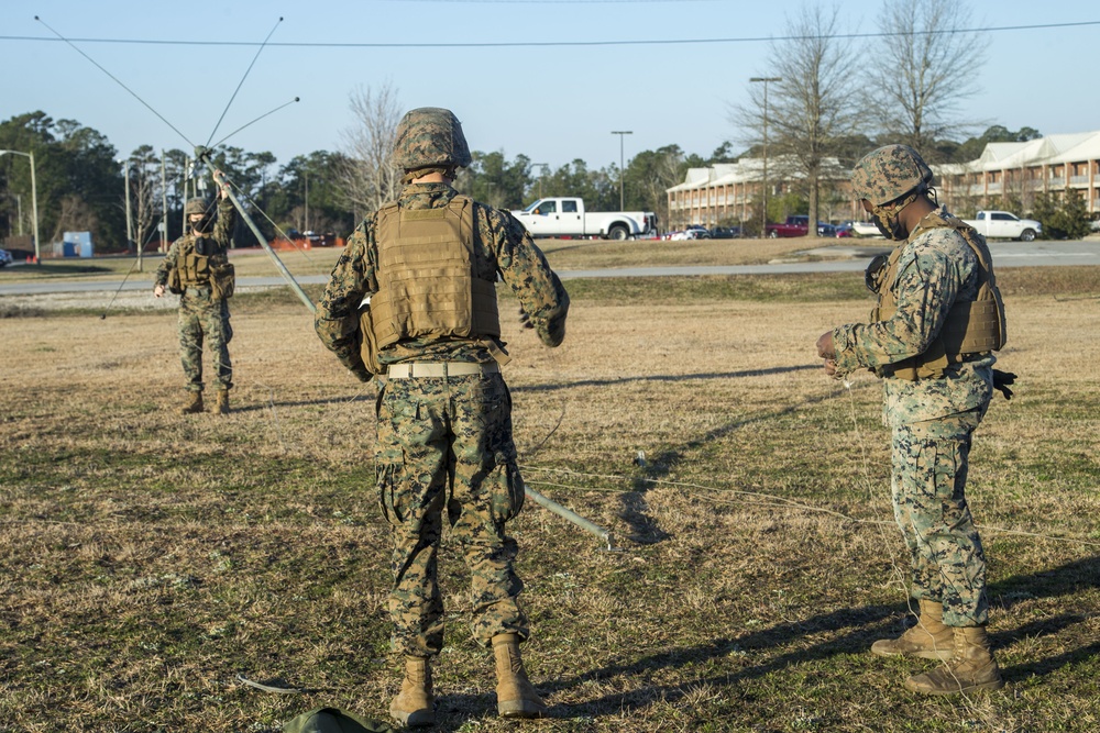 8th Communication Battalion JFTE Marines tests new antenna