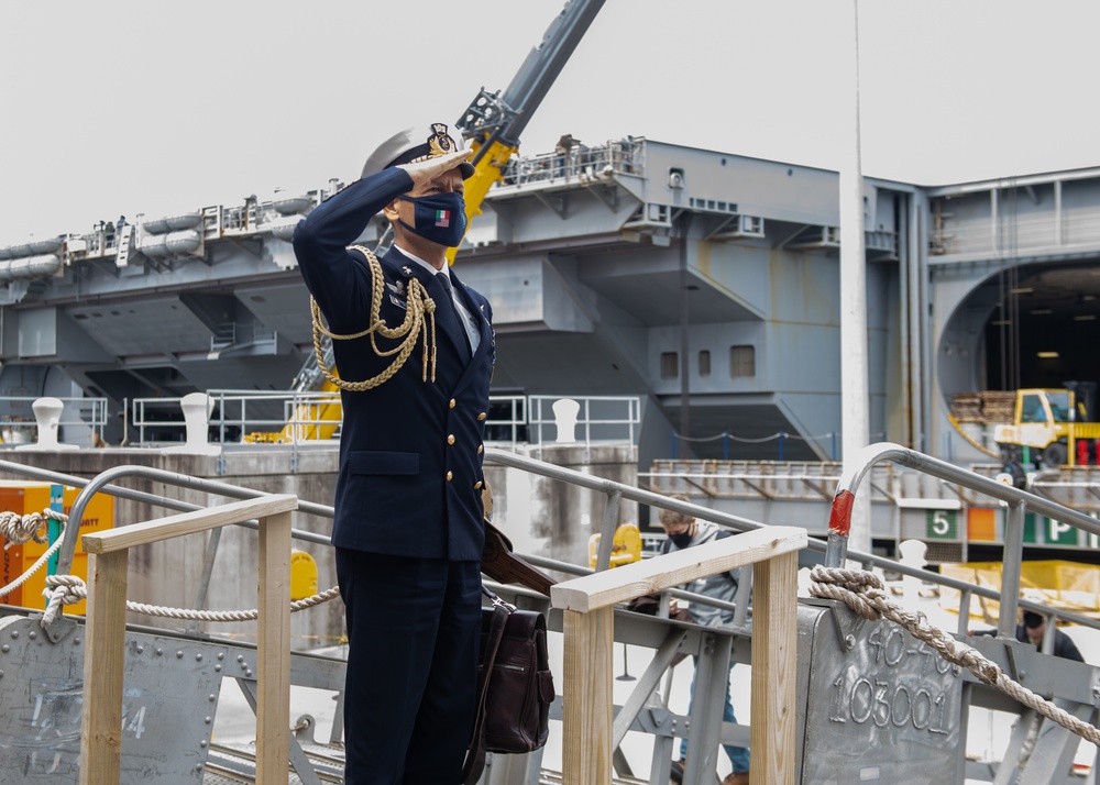 Italian Navy Capt. speaks to U.S. Navy Capt.