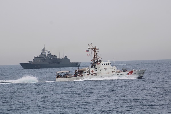 Greek, U.S. Naval Forces Conduct Passing Exercise in Arabian Gulf