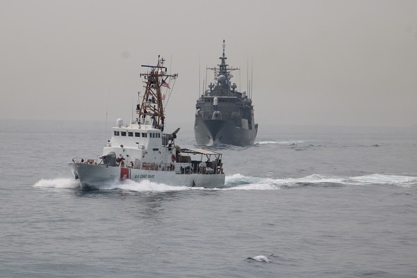 Greek, U.S. Naval Forces Conduct Passing Exercise in Arabian Gulf