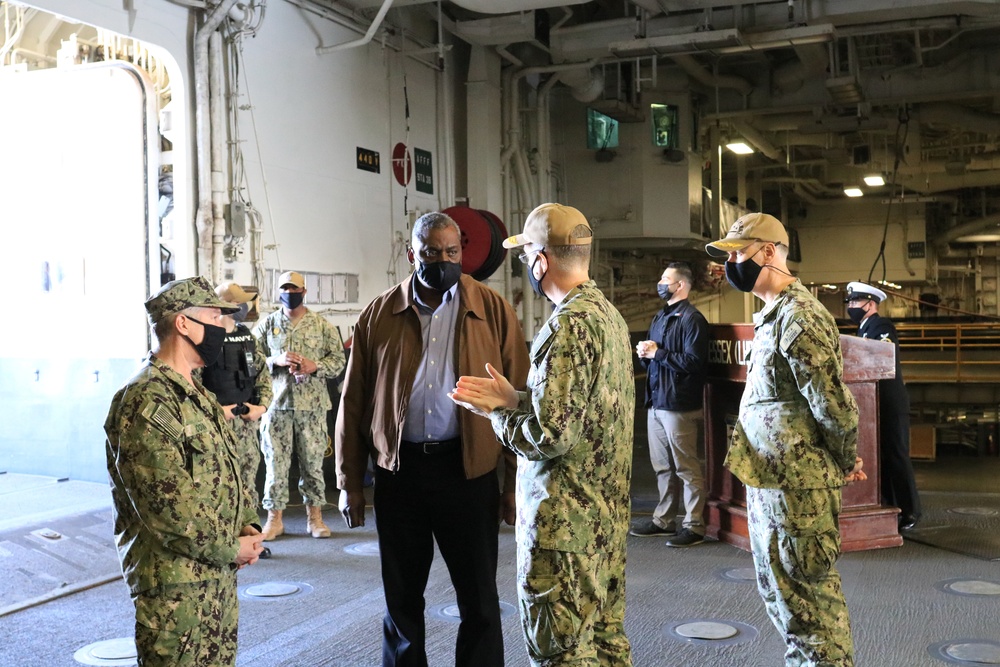 Secretary of Defense and Naval Medical Forces Pacific Commander Observe COVID-19 Vaccinations Aboard USS Essex