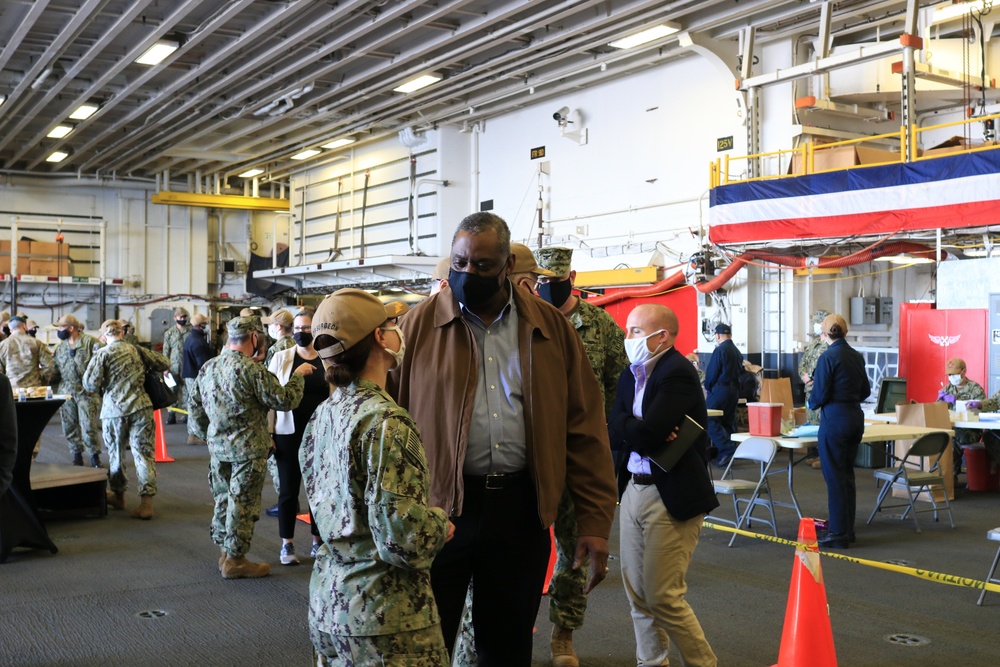Naval Medical Forces Pacific Commander Gets COVID-19 Vaccine