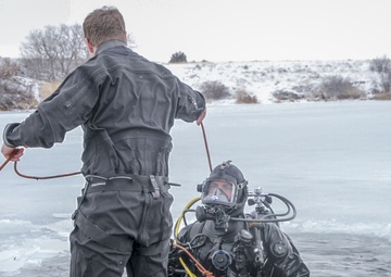 10th SFG(A) Divers Conduct Ice Dive Training