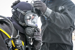 10th SFG(A) Divers Conduct Ice Dive Training