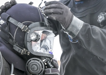 10th SFG(A) Divers Conduct Ice Dive Training