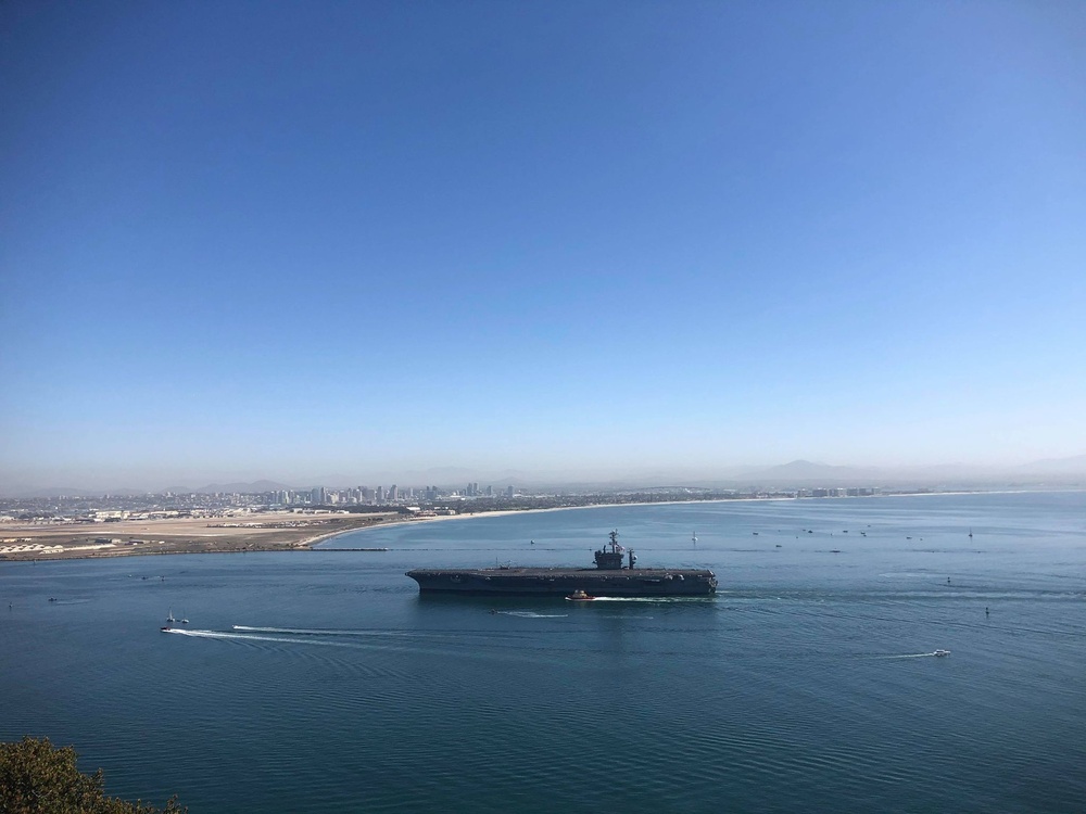 USS Nimitz (CVN 68) arrives to Naval Air Station North Island