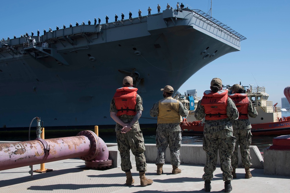 USS Nimitz Arrives