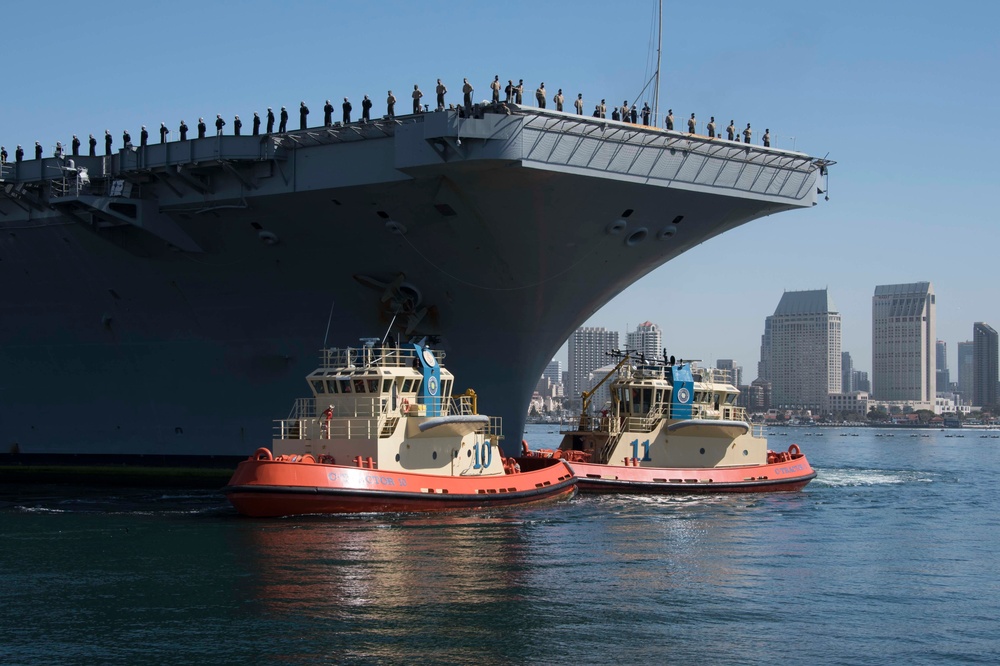 USS Nimitz Arrives