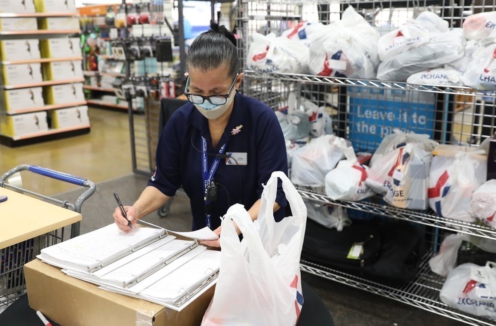 AAFES shopper program delivers supplies to quarantined Bliss troops