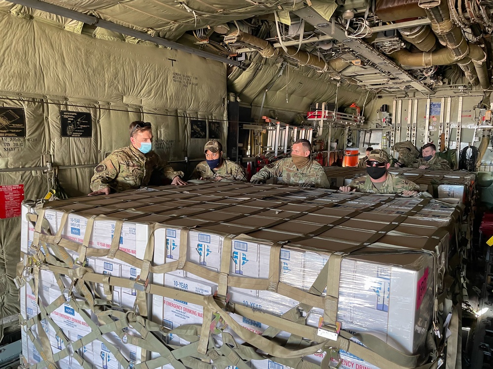 Kentucky Air Guard flies relief supplies to Texas