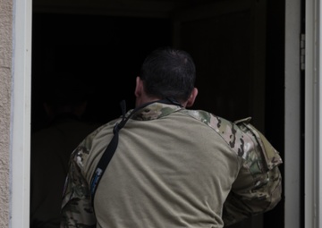 Emerald Warrior 21.1: DAGRE trains CASEVAC with 6th SOS