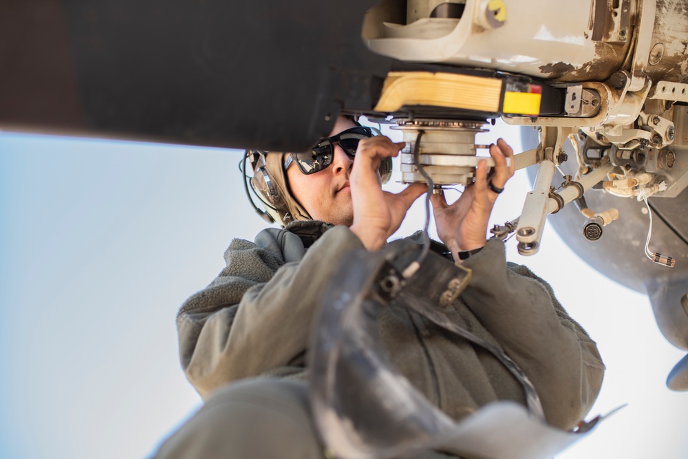 DVIDS - Images - VMM-165 maintains aircraft at Yuma during RUT [Image 5 ...