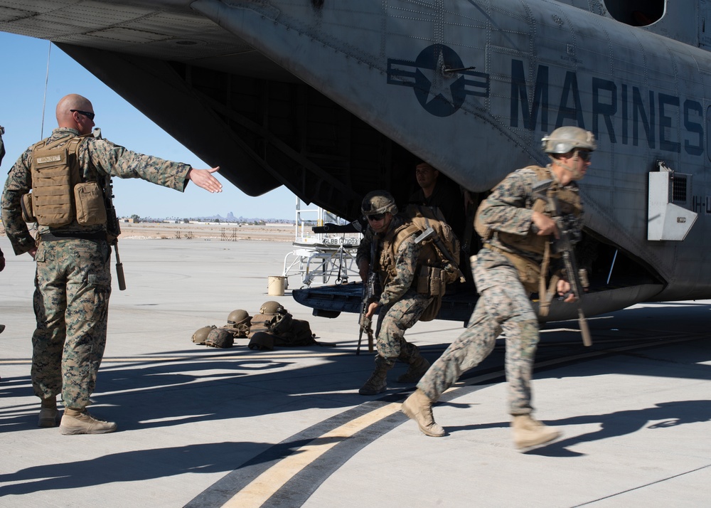 Practice Makes Perfect: BLT 1/1 conducts Helicopter On/Off Drills at RUT