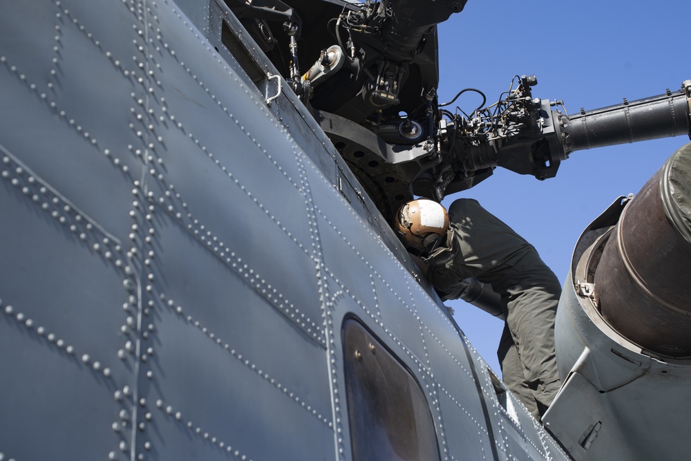 Practice Makes Perfect: BLT 1/1 conducts Helicopter On/Off Drills at RUT
