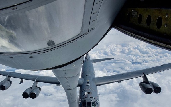Refueling B-52s