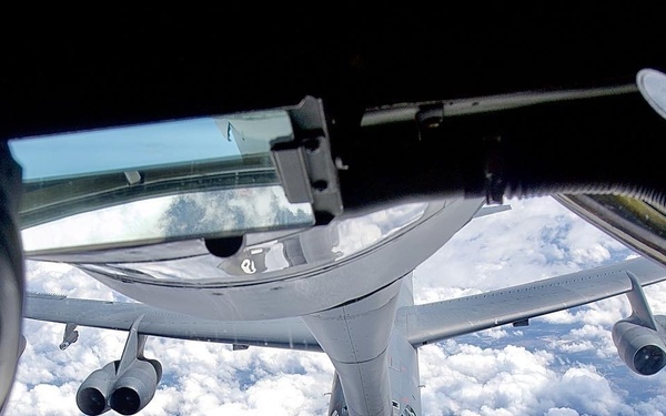 Refueling B-52s