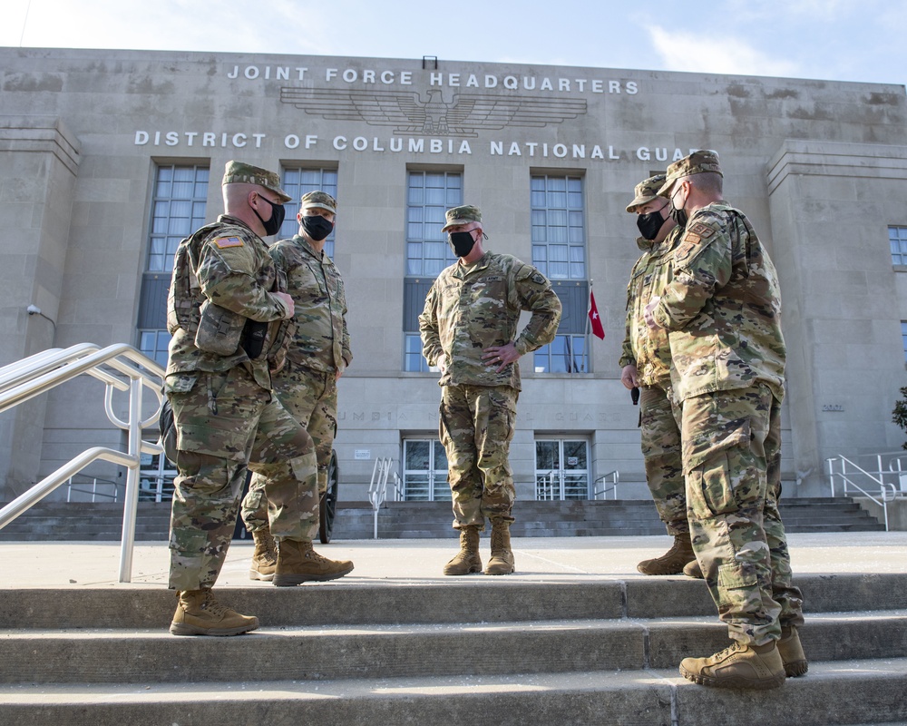 Pa. adjutant general visits Guardsmen in D.C.