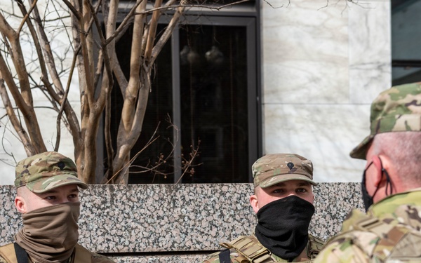 Pa. adjutant general visits Guardsmen in D.C.