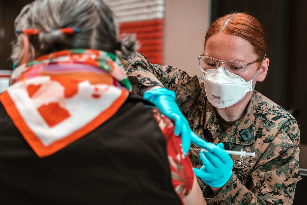 1st MLG Marines and Sailors continue vaccination effort