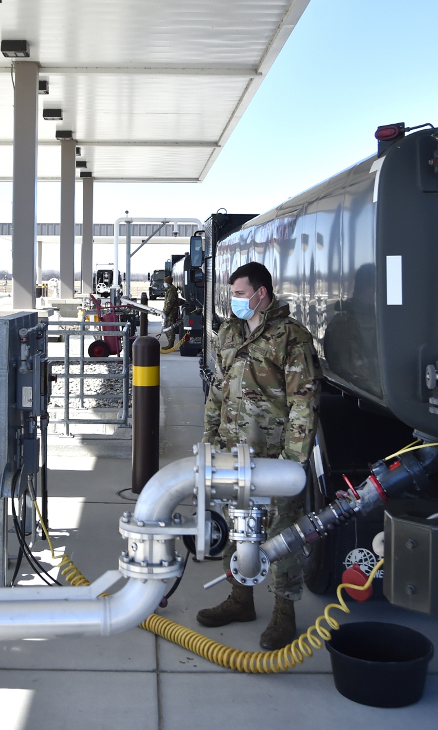127th Wing hydrant system pumps fuel