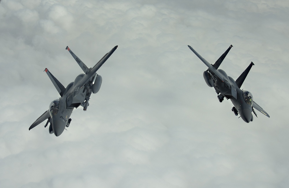 908th EARS aerial refuels F-15Es, F-16Cs
