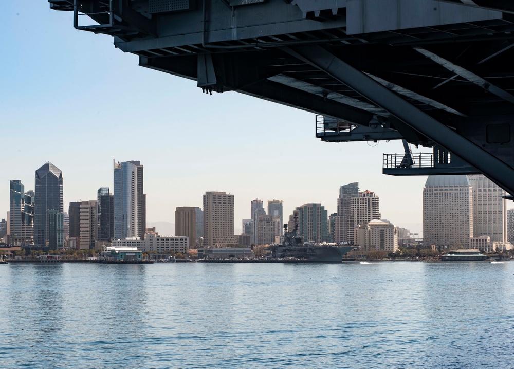 Nimitz Pulls Into San Diego