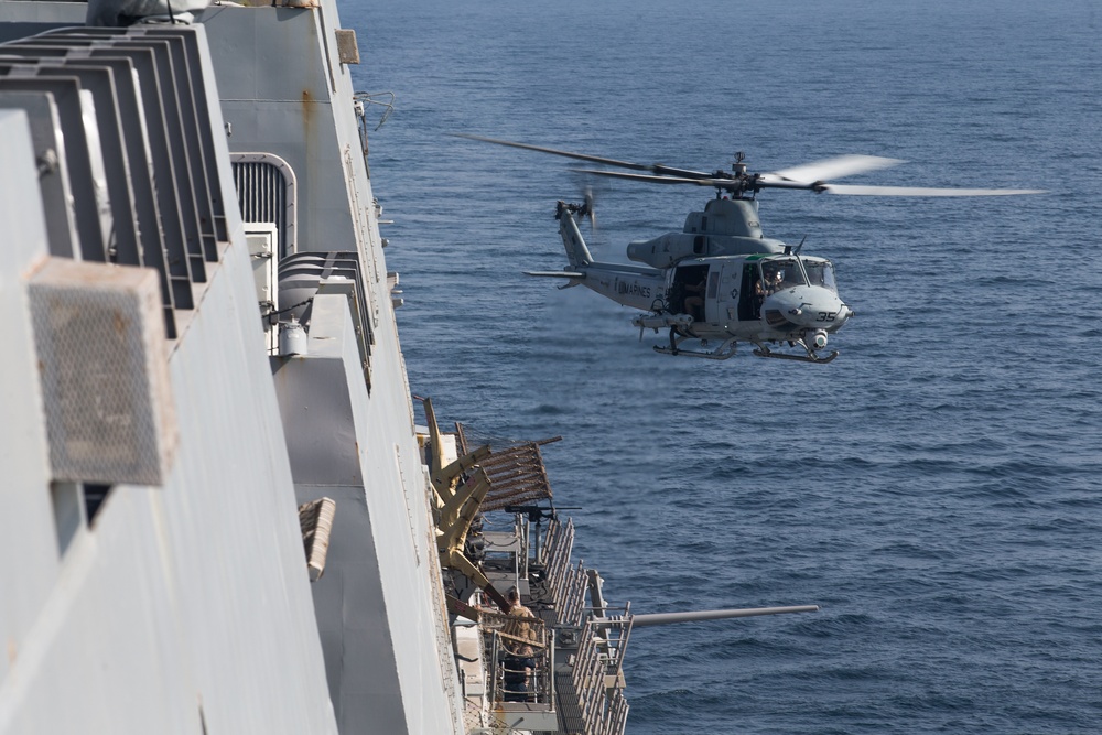 USS Somerset transits Bab el-Mandeb Strait