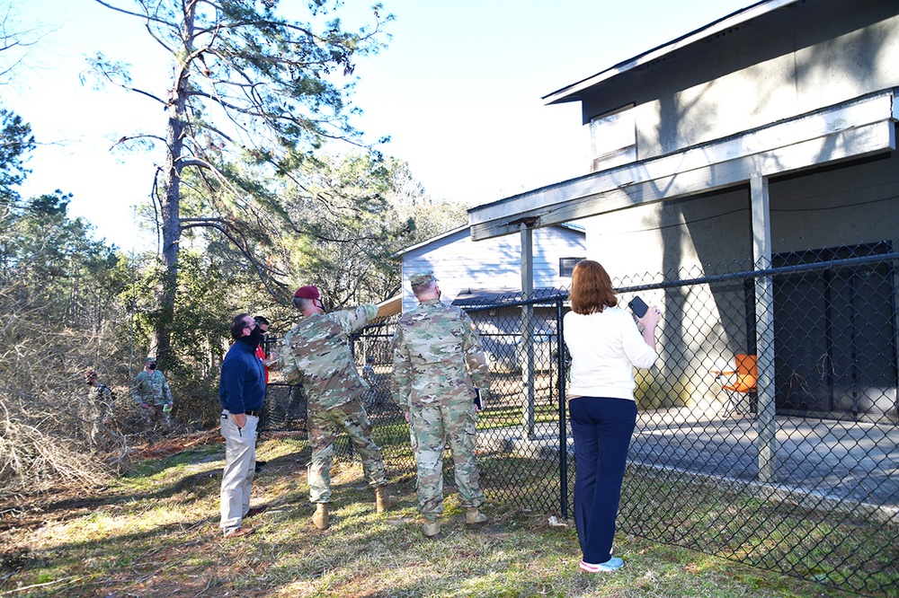 Fort Polk command engages in Palmetto Terrace walking tour