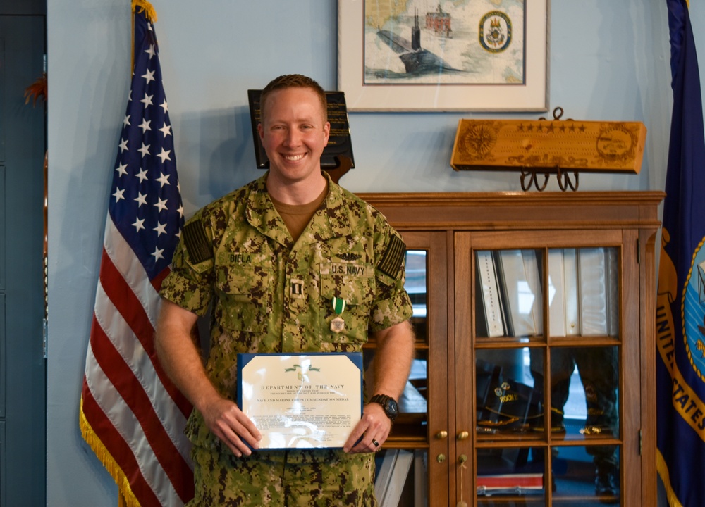 Naval Submarine School Instructor Receives End of Tour Award