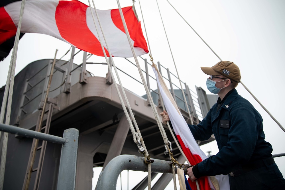 Kearsarge departs Naval Station Norfolk