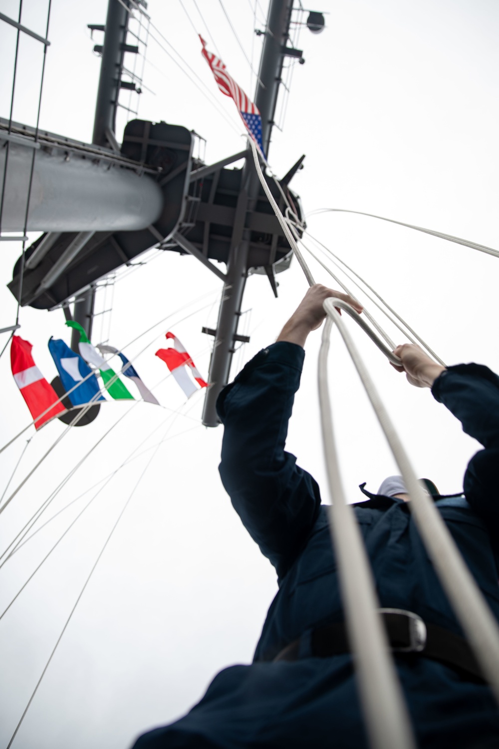 Kearsarge departs Naval Station Norfolk