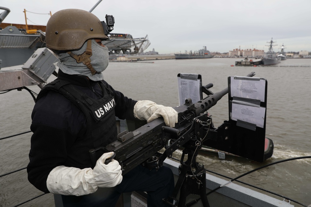 Kearsarge departs Naval Station Norfolk