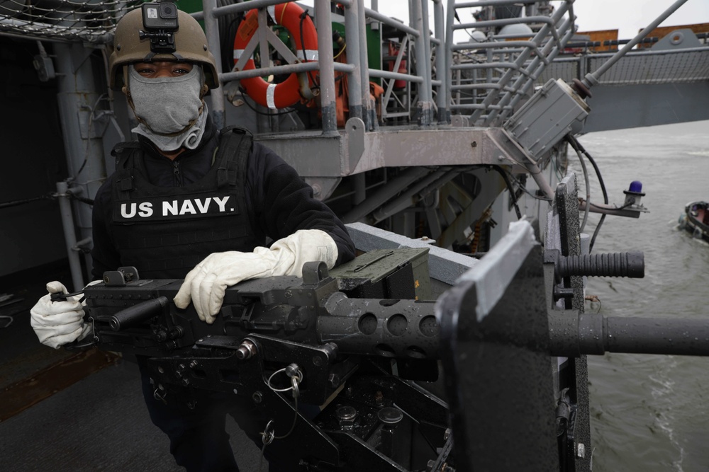Kearsarge departs Naval Station Norfolk