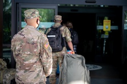 TF-SE federal vaccination site personnel arrive in Tampa [Image 3 of 6]