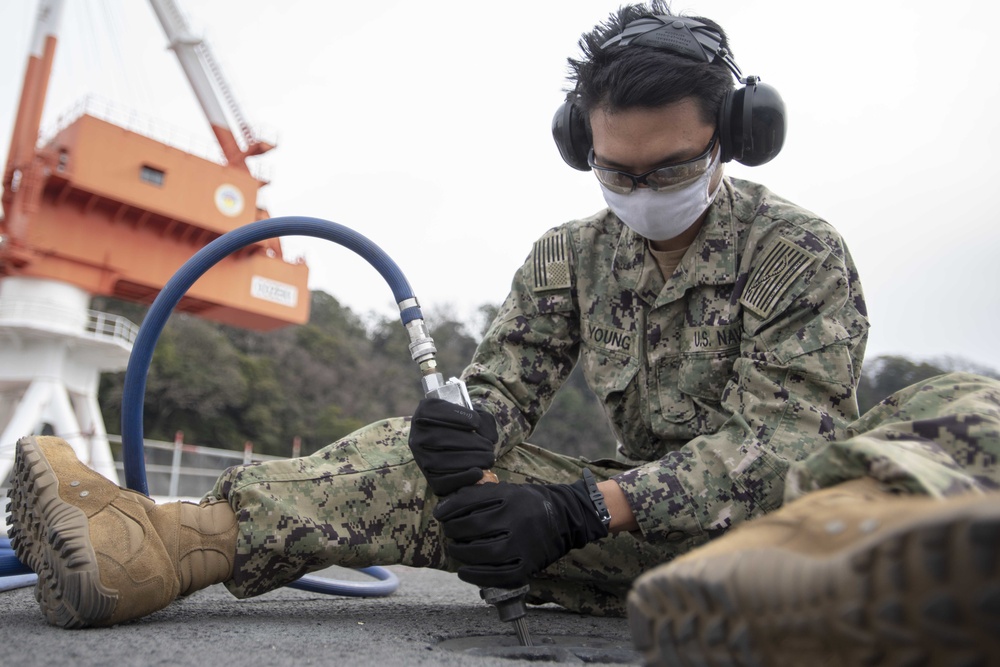 USS Ronald Reagan (CVN 76) Flightdeck Maintenance