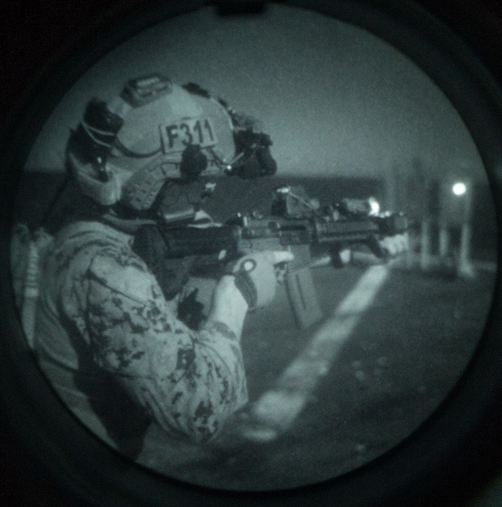 Reconnaissance Marines perform rifle drills aboard USS Germantown