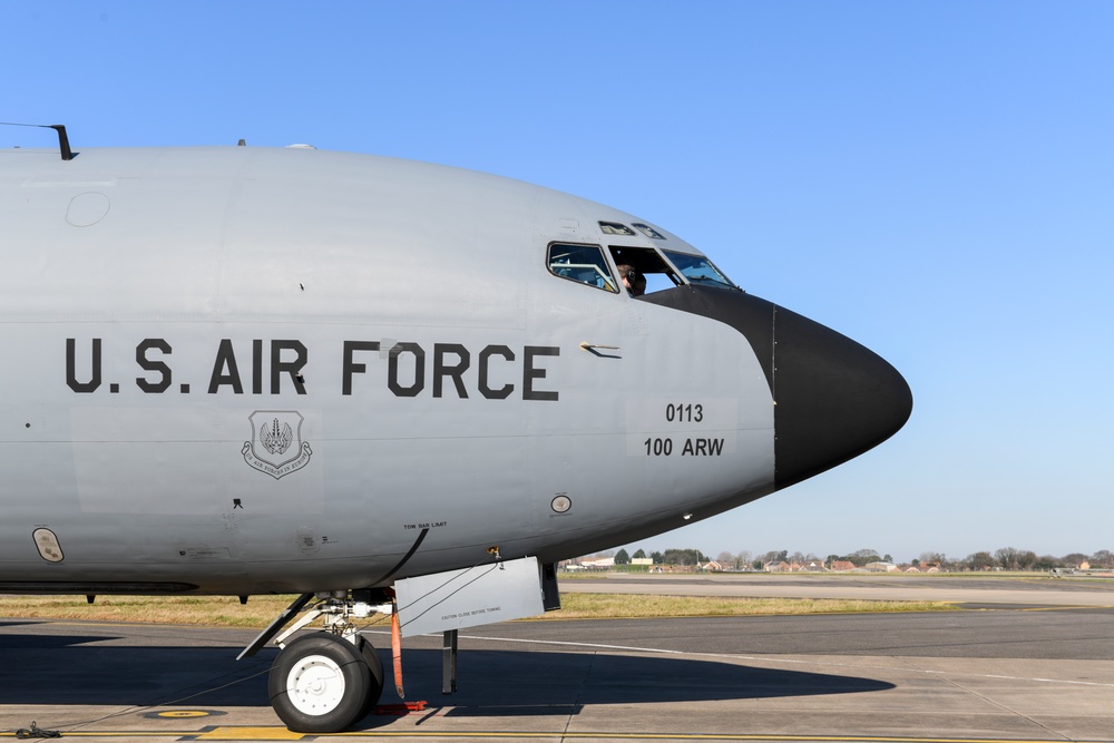 DVIDS - Images - 100th ARW conducts first EUCOM KC-135 rapid refuel ...