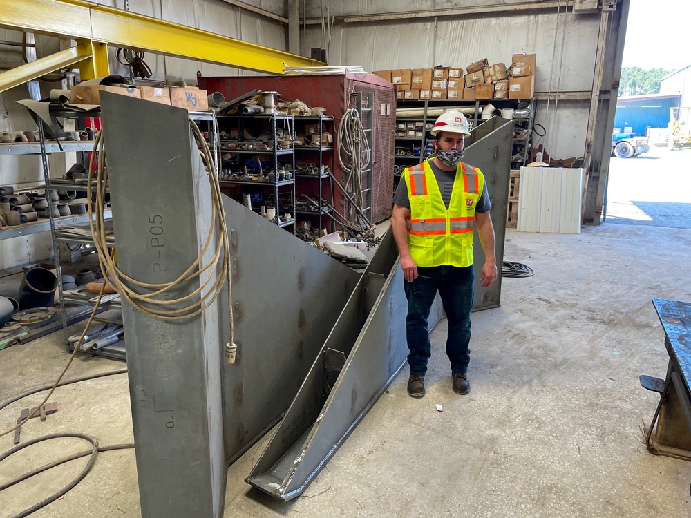 Buffalo District derrickboat under construction