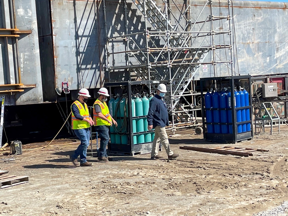Buffalo District's new derrickboat under construction