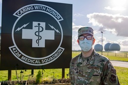 Pathfinder medic lights the way for 422nd MDS vaccination plan