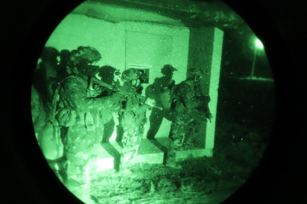 Team of Brazilian Paratroopers ready weapons during night operations at JRTC 21-04