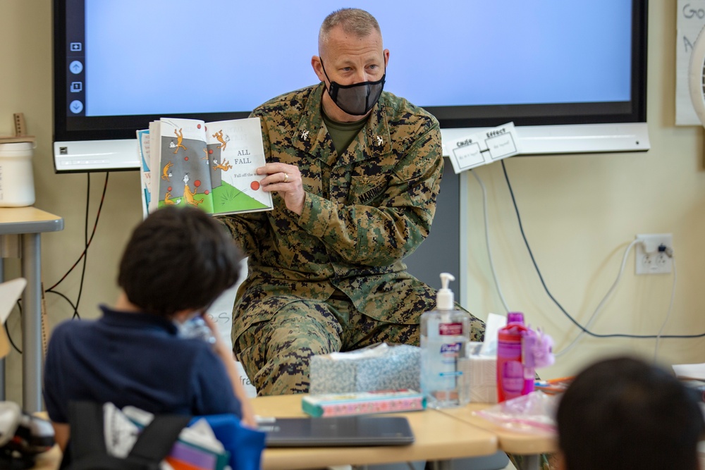 MCAS New River commanding officer reads to Delalio Elementary School students