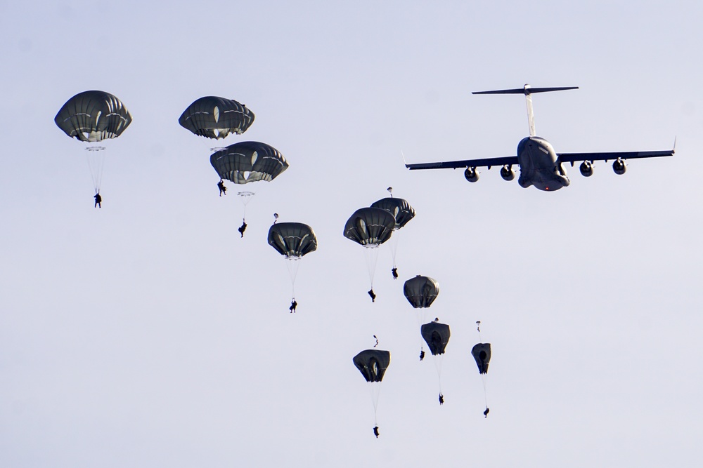 Spartan Paratroopers Conduct Airborne Operations