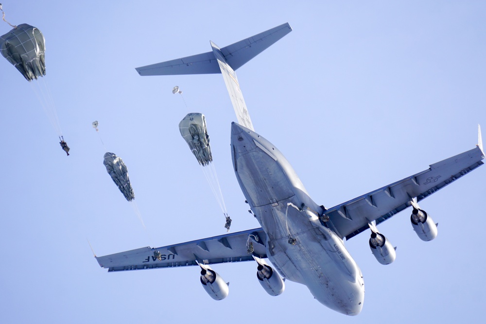 Spartan Paratroopers Conduct Airborne Operations